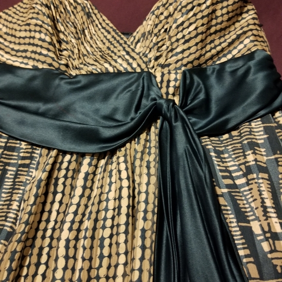 BCBGMAXAZRIA Dress - Size 4 - Picture 2 of 3
